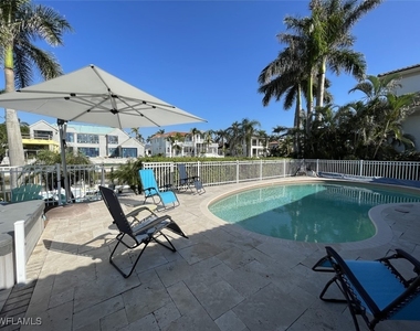 677 18th Avenue S - Photo Thumbnail 18