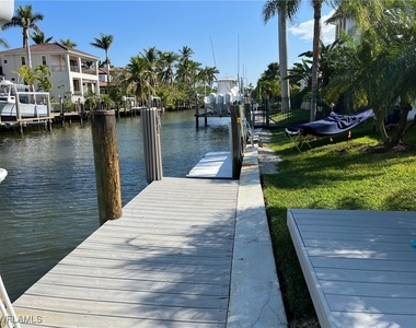 677 18th Avenue S - Photo Thumbnail 2