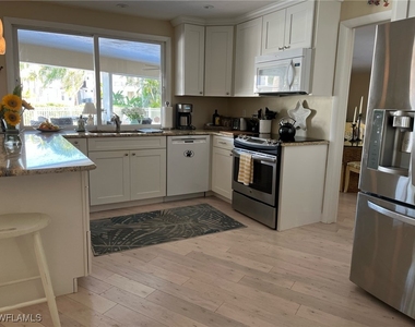 677 18th Avenue S - Photo Thumbnail 3