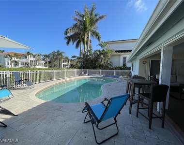 677 18th Avenue S - Photo Thumbnail 19