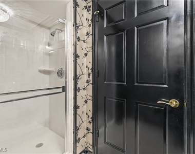 8990 Bay Colony Drive - Photo Thumbnail 15