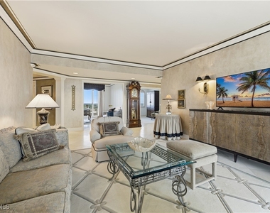 8990 Bay Colony Drive - Photo Thumbnail 16