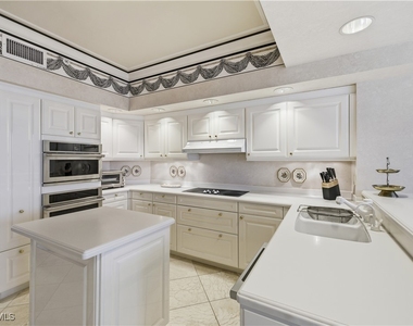 8990 Bay Colony Drive - Photo Thumbnail 20