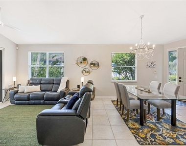 8482 Bent Creek Way - Photo Thumbnail 12