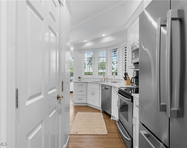 991 8th Street S - Photo Thumbnail 6