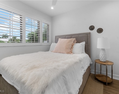 991 8th Street S - Photo Thumbnail 15