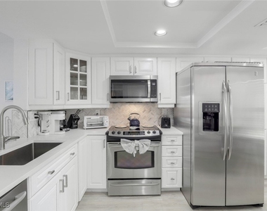 9101 Vanderbilt Drive - Photo Thumbnail 2