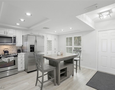 9101 Vanderbilt Drive - Photo Thumbnail 3