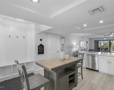 9101 Vanderbilt Drive - Photo Thumbnail 4