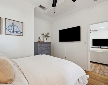 1213 55th Street - Photo Thumbnail 9