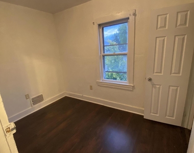 2122 Belmont Terrace - Photo Thumbnail 5