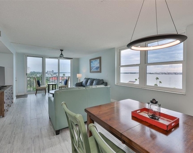 1400 Gulf Boulevard - Photo Thumbnail 5