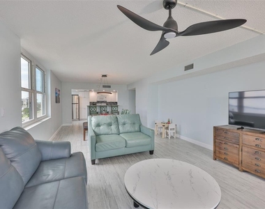 1400 Gulf Boulevard - Photo Thumbnail 3