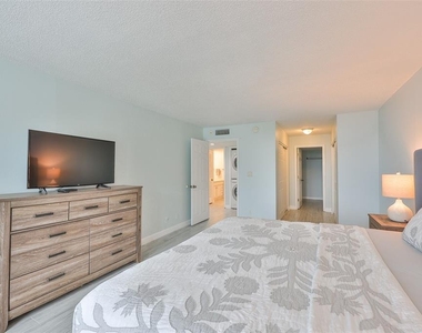 1400 Gulf Boulevard - Photo Thumbnail 16