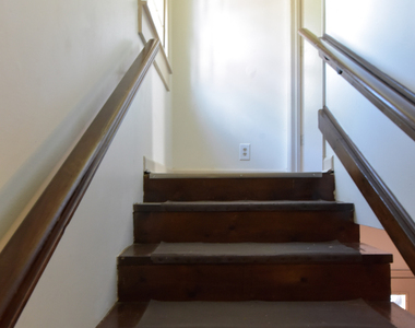 302 Jefferson Street - Photo Thumbnail 6