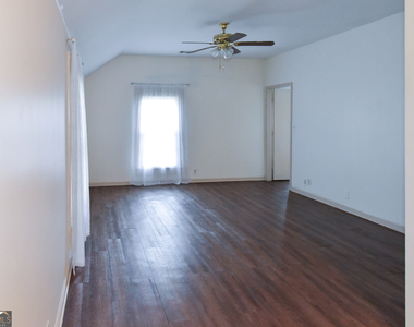 302 Jefferson Street - Photo Thumbnail 7