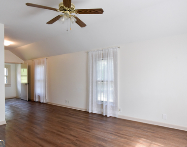 302 Jefferson Street - Photo Thumbnail 8