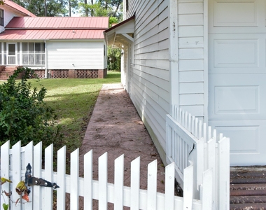 302 Jefferson Street - Photo Thumbnail 2