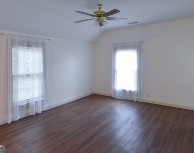 302 Jefferson Street - Photo Thumbnail 9