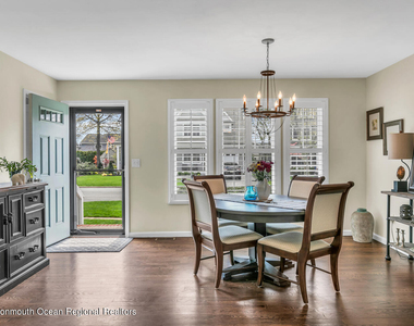 814 Pitney Drive - Photo Thumbnail 2