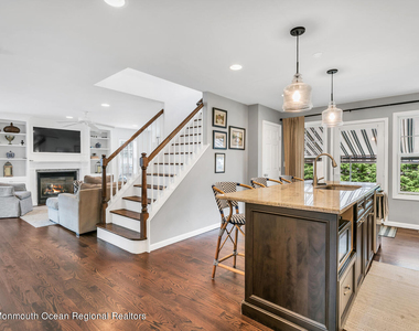 814 Pitney Drive - Photo Thumbnail 6