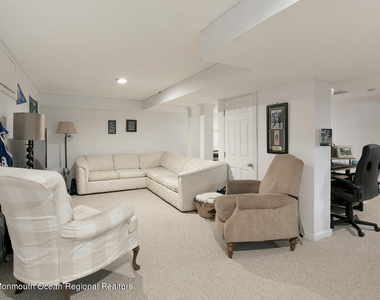814 Pitney Drive - Photo Thumbnail 17