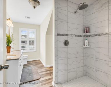 814 Pitney Drive - Photo Thumbnail 12