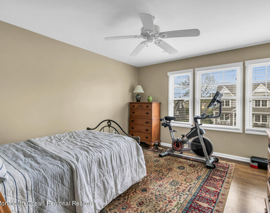 814 Pitney Drive - Photo Thumbnail 16