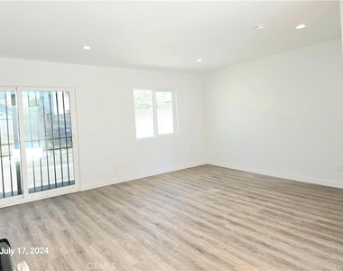 8734 1/4 Ramsgate Avenue - Photo Thumbnail 4