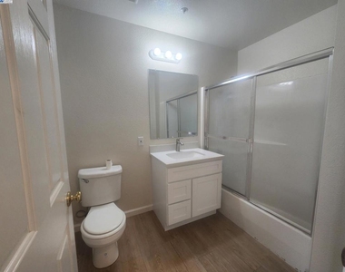 2255 Chestnut St - Photo Thumbnail 10