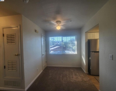 2255 Chestnut St - Photo Thumbnail 6