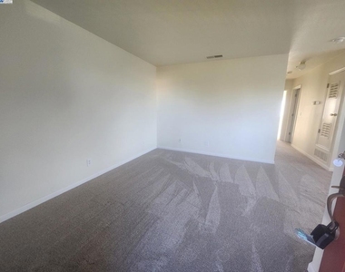 2255 Chestnut St - Photo Thumbnail 3