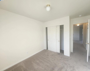 2255 Chestnut St - Photo Thumbnail 9