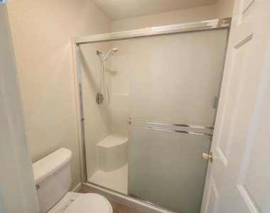 2255 Chestnut St - Photo Thumbnail 16