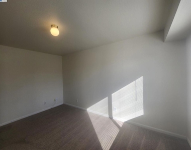 2255 Chestnut St - Photo Thumbnail 12