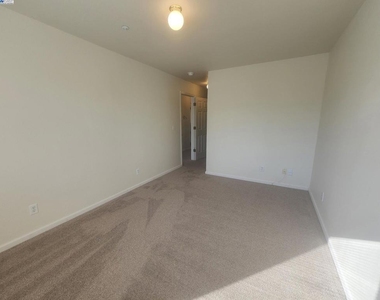 2255 Chestnut St - Photo Thumbnail 13