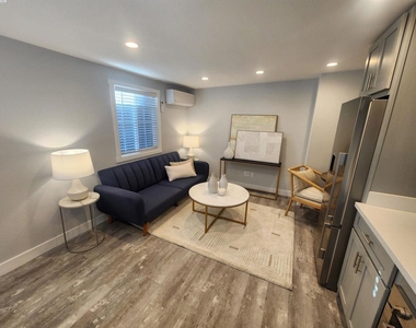 981 Marylin Ave - Photo Thumbnail 1