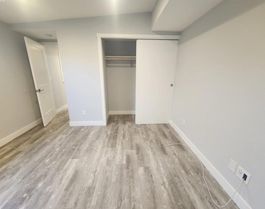 981 Marylin Ave - Photo Thumbnail 12