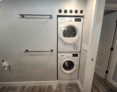 981 Marylin Ave - Photo Thumbnail 9