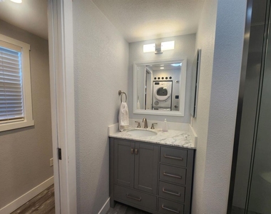 981 Marylin Ave - Photo Thumbnail 7