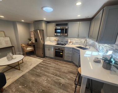 981 Marylin Ave - Photo Thumbnail 4