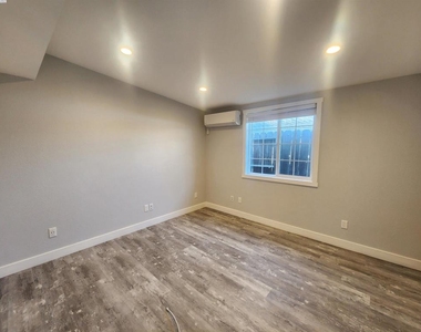 981 Marylin Ave - Photo Thumbnail 11