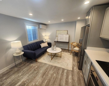 981 Marylin Ave - Photo Thumbnail 3