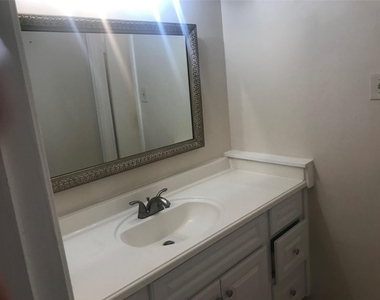 22107 Merrymount Drive - Photo Thumbnail 6