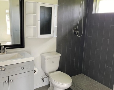 1114 Circle Drive - Photo Thumbnail 7