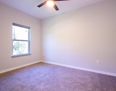 15629 Holly Drive - Photo Thumbnail 11