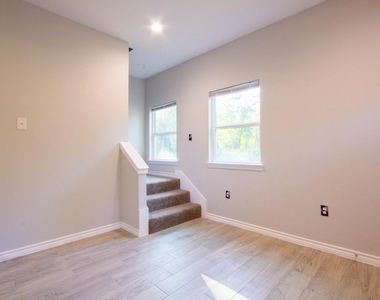 15629 Holly Drive - Photo Thumbnail 5