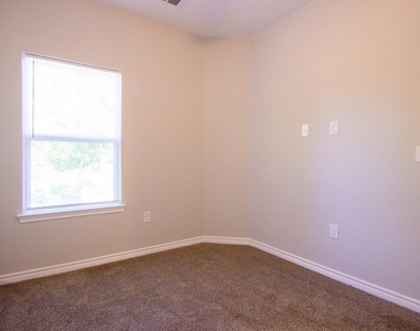 15629 Holly Drive - Photo Thumbnail 12