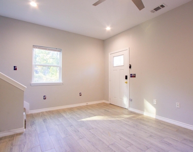 15629 Holly Drive - Photo Thumbnail 4