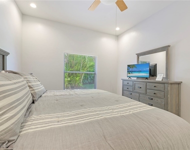 300 Wentworth Court - Photo Thumbnail 14